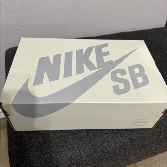 NIKE SB DUNK LOW OG QS (FLORIDA STUDIOS) - Picture 7 of 7